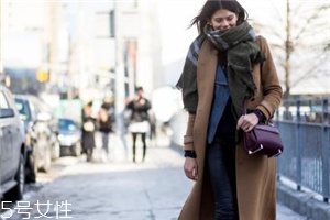 卡其色大衣配什么顏色圍巾？小搭配大心機(jī)