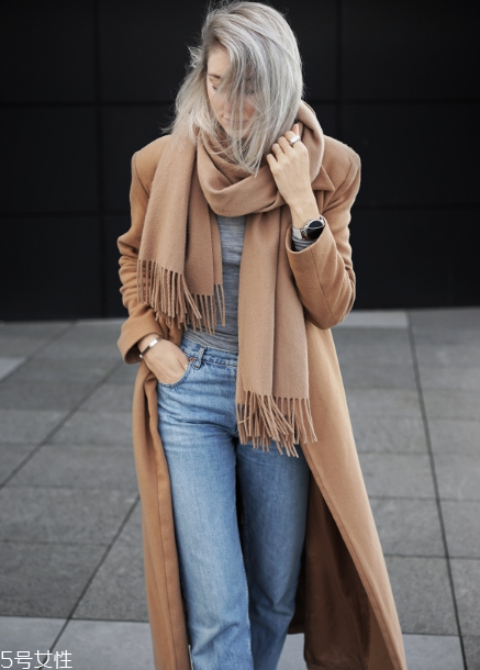 卡其色大衣配什么顏色圍巾？小搭配大心機(jī)