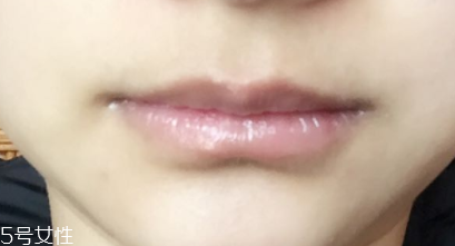 ysl2018情挑誘吻唇蜜露11和6試色 滋潤玻璃唇 ysl2018情挑誘吻唇蜜露11和6試色 滋潤玻璃唇