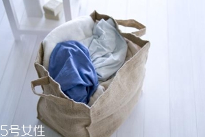 內(nèi)褲和襪子一起洗會(huì)有哪些危害？分情況對(duì)待