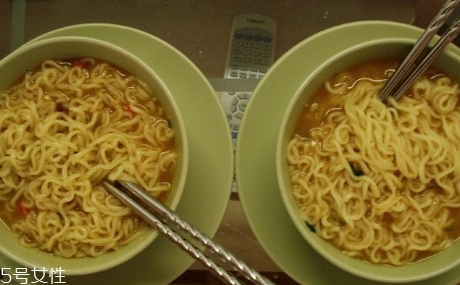 辛拉面和方便面的區(qū)別 辛拉面是韓國的方便面 辛拉面和方便面的區(qū)別 辛拉面是韓國的方便面