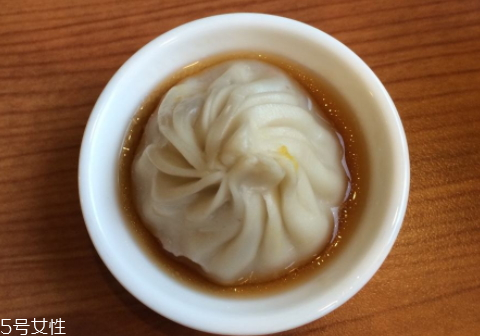 小籠包可以放多久 現(xiàn)包現(xiàn)蒸現(xiàn)吃最好 小籠包可以放多久 現(xiàn)包現(xiàn)蒸現(xiàn)吃最好