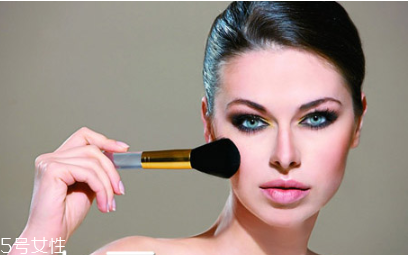 花瓣腮紅怎么做的？貌美又好用