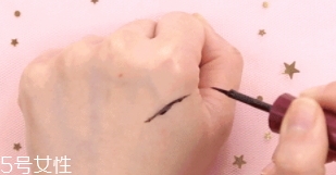 眼線液干了怎么辦？這幾個(gè)妙招解決眼線液筆干掉困擾