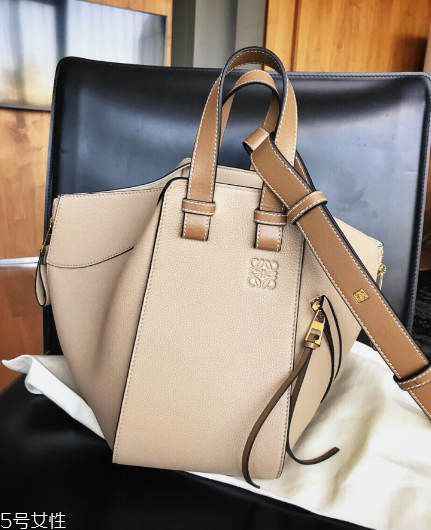 loewe包包一般多少錢？集奢華和實用于一身