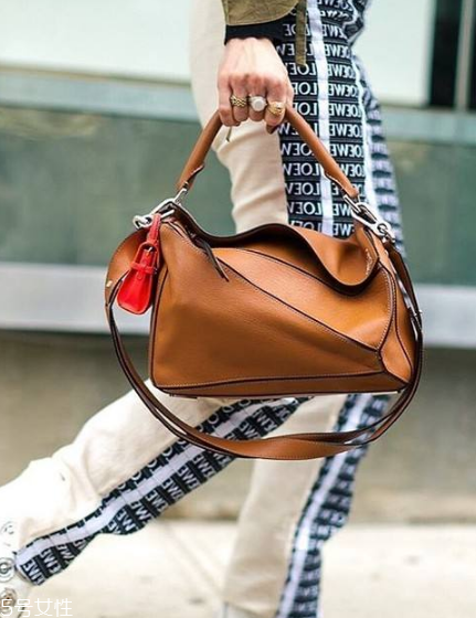 loewe包包一般多少錢？集奢華和實用于一身