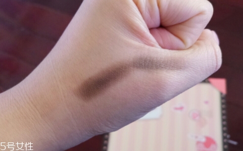 眉粉可以當(dāng)眼影用嗎？教你用眉粉畫眼影