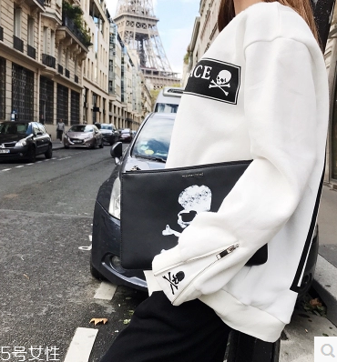 2018流行什么款式的衛(wèi)衣？這些衛(wèi)衣值得一看