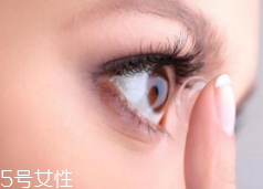 隱形眼鏡怎么戴？野蠻動(dòng)作不可取