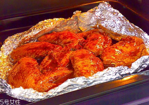 烤箱烤雞翅要刷油嗎 刷油雞翅味道更美 烤箱烤雞翅要刷油嗎 刷油雞翅味道更美
