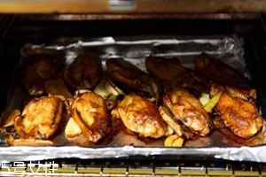 烤箱烤雞翅要刷油嗎 刷油雞翅味道更美 烤箱烤雞翅要刷油嗎 刷油雞翅味道更美