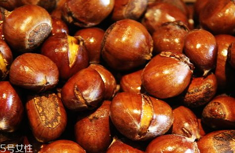 烤箱烤板栗需要的溫度和時(shí)間 烤箱烤板栗注意事項(xiàng) 烤箱烤板栗需要的溫度和時(shí)間 烤箱烤板栗注意事項(xiàng)