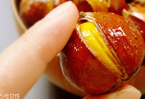 烤箱烤板栗需要的溫度和時(shí)間 烤箱烤板栗注意事項(xiàng) 烤箱烤板栗需要的溫度和時(shí)間 烤箱烤板栗注意事項(xiàng)