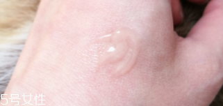 海藍之謎去皺精華用多久能見效？至少3個月