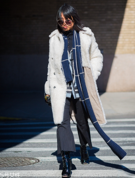 皮草搭配什么褲子好看？打造冬日新時尚