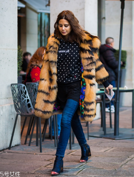 皮草搭配什么褲子好看？打造冬日新時尚