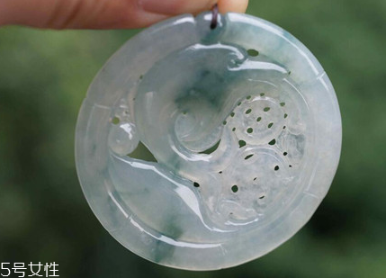 糯種翡翠屬于什么檔次？翡翠的價(jià)值你清楚嗎