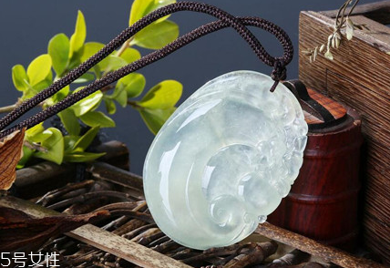 糯種翡翠屬于什么檔次？翡翠的價(jià)值你清楚嗎