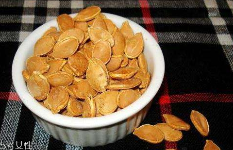 烤箱烤南瓜子溫度時(shí)間 烤箱烤南瓜子注意事項(xiàng) 烤箱烤南瓜子溫度時(shí)間 烤箱烤南瓜子注意事項(xiàng)