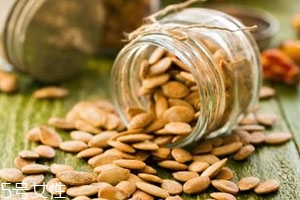 烤箱烤南瓜子溫度時(shí)間 烤箱烤南瓜子注意事項(xiàng) 烤箱烤南瓜子溫度時(shí)間 烤箱烤南瓜子注意事項(xiàng)