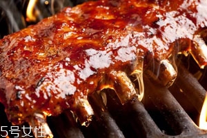 烤箱烤排骨的溫度時間 烤箱烤排骨的小技巧 烤箱烤排骨的溫度時間 烤箱烤排骨的小技巧