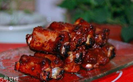 烤箱烤排骨要包錫紙嗎 用錫紙和不用錫紙的區(qū)別 烤箱烤排骨要包錫紙嗎 用錫紙和不用錫紙的區(qū)別