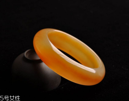 黃龍玉手鐲戴哪只手？手鐲佩戴要當(dāng)心