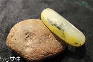 黃龍玉手鐲戴哪只手？手鐲佩戴要當(dāng)心