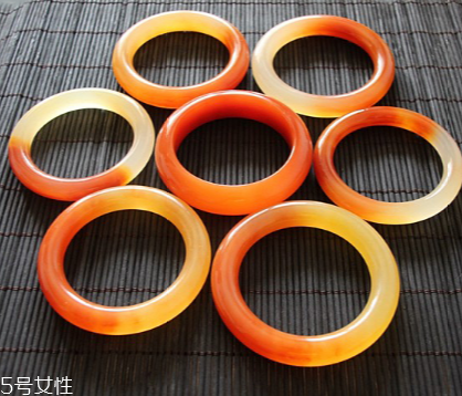 黃龍玉手鐲對身體好嗎？原來戴玉的好處這么多