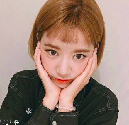 2018短發(fā)和長(zhǎng)發(fā)哪個(gè)顯年輕 這些發(fā)型顯氣質(zhì) 2018短發(fā)和長(zhǎng)發(fā)哪個(gè)顯年輕 這些發(fā)型顯氣質(zhì)