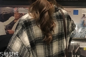 時(shí)髦精大愛的格紋襯衫 教你穿出時(shí)髦感 時(shí)髦精大愛的格紋襯衫 教你穿出時(shí)髦感