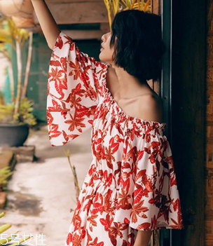 一字肩衣服怎么搭配？時髦精的高端裸露