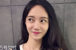 2018短發(fā)和長(zhǎng)發(fā)哪個(gè)顯年輕 這些發(fā)型顯氣質(zhì) 2018短發(fā)和長(zhǎng)發(fā)哪個(gè)顯年輕 這些發(fā)型顯氣質(zhì)