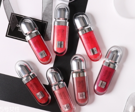 口紅和唇彩的區(qū)別 質(zhì)地顯色度不一樣 口紅和唇彩的區(qū)別 質(zhì)地顯色度不一樣