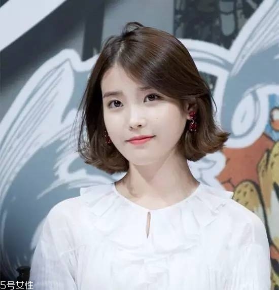 短發(fā)發(fā)尾外翻的發(fā)型怎么弄？誰弄誰美