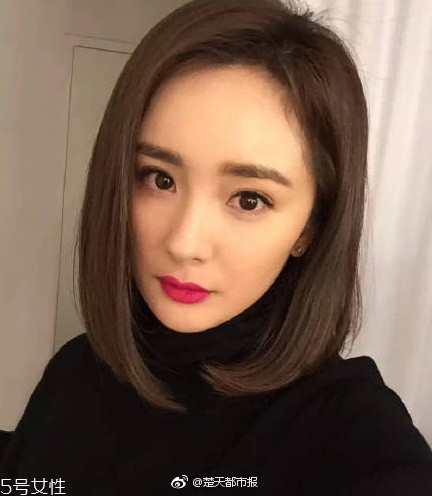 短發(fā)發(fā)尾外翻的發(fā)型怎么弄？誰弄誰美