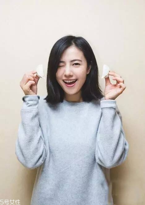 短發(fā)發(fā)尾外翻的發(fā)型怎么弄？誰弄誰美