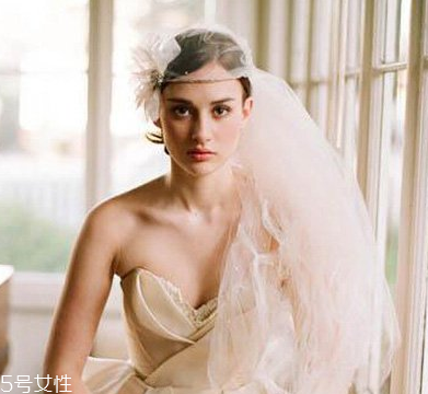 短發(fā)怎么做新娘造型？編發(fā)好看又簡單