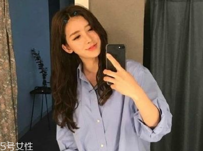 2018短發(fā)和長(zhǎng)發(fā)哪個(gè)顯年輕 這些發(fā)型顯氣質(zhì) 2018短發(fā)和長(zhǎng)發(fā)哪個(gè)顯年輕 這些發(fā)型顯氣質(zhì)