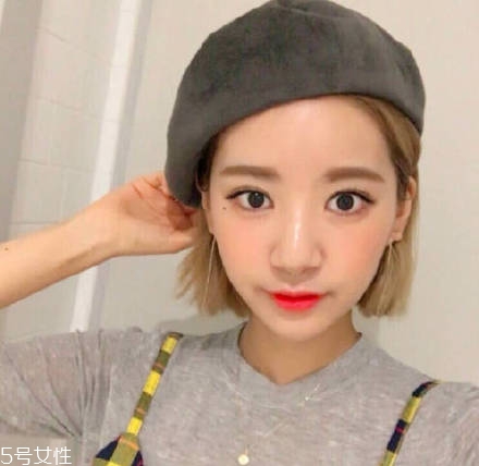 2018短發(fā)和長(zhǎng)發(fā)哪個(gè)顯年輕 這些發(fā)型顯氣質(zhì) 2018短發(fā)和長(zhǎng)發(fā)哪個(gè)顯年輕 這些發(fā)型顯氣質(zhì)