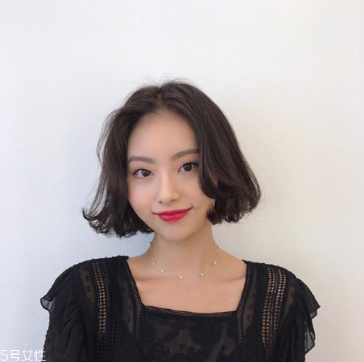 短發(fā)有劉海好看還是沒有劉海好 能修飾臉型更顯小臉 短發(fā)有劉海好看還是沒有劉海好 能修飾臉型更顯小臉