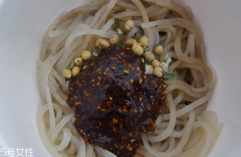 酸辣粉怎么泡泡多久 美味酸辣粉的吃法 酸辣粉怎么泡泡多久 美味酸辣粉的吃法