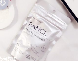 臉上有斑點怎么去除？食療/精華/面膜三管齊下