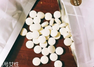 臉上有斑點怎么去除？食療/精華/面膜三管齊下