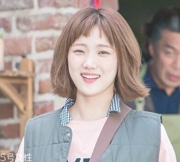 李圣經(jīng)同款短發(fā)怎么打理？吹頭發(fā)的時(shí)候盡量吹發(fā)根