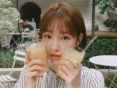 短頭發(fā)染什么顏色好看洋氣顯白？短發(fā)這樣弄好看又大方