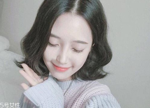 外翹短發(fā)適合什么臉型？再燙內(nèi)扣你就out了