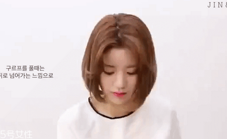 李圣經(jīng)同款短發(fā)怎么打理？吹頭發(fā)的時(shí)候盡量吹發(fā)根