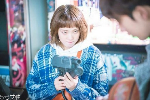 李圣經(jīng)同款短發(fā)怎么打理？吹頭發(fā)的時(shí)候盡量吹發(fā)根