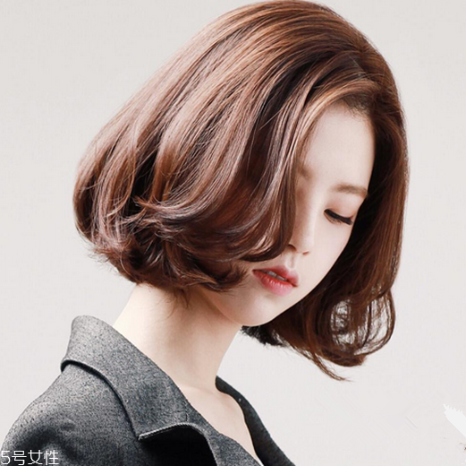 短發(fā)有劉海好看還是沒有劉海好 能修飾臉型更顯小臉 短發(fā)有劉海好看還是沒有劉海好 能修飾臉型更顯小臉